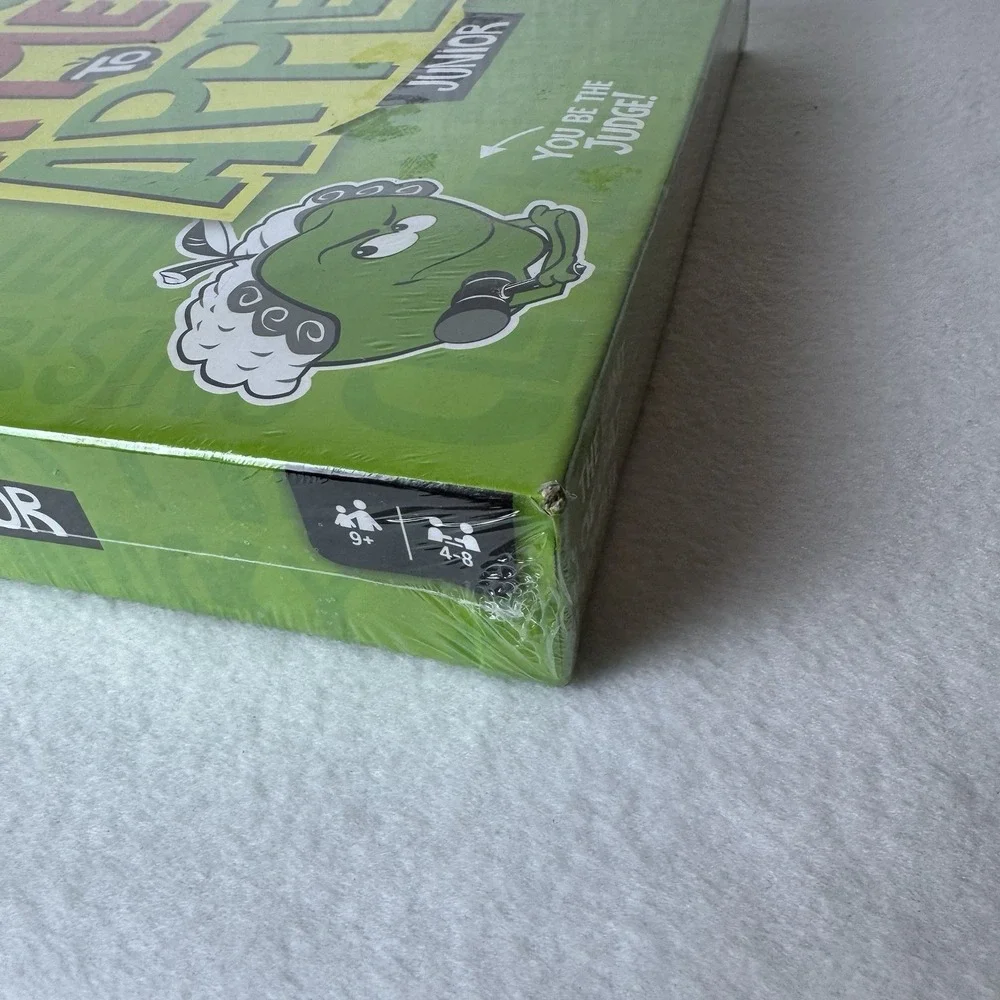 Mattel Apples to Apples Junior The Game of Crazy Comparisons Card Game Kids